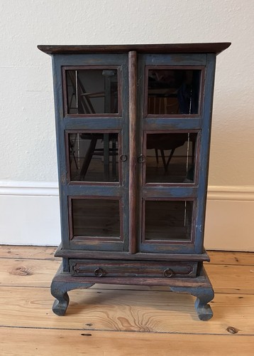 Vintage distressed blue - distressed,